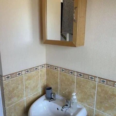 Livingstones Lodge, District * Plumbland