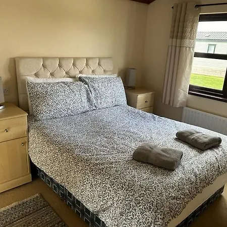 Livingstones Lodge, District * Plumbland